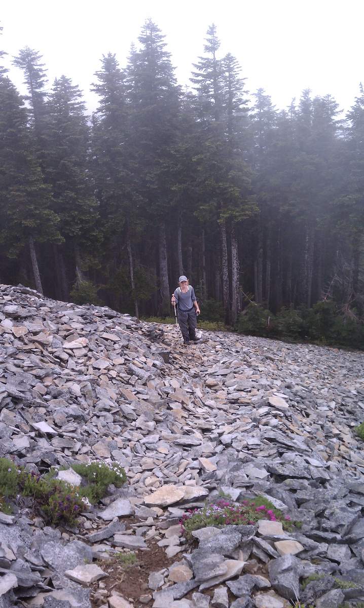 Talus traverse approaching Chinidere