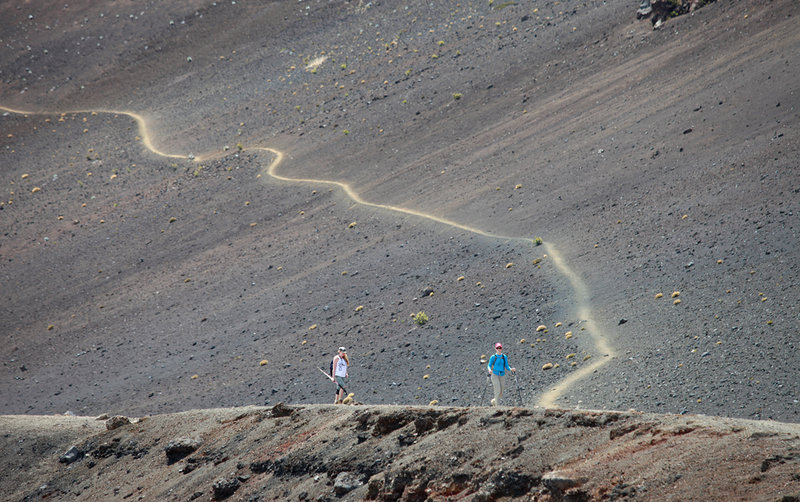 Approaching the Ka Lu'u o ka O'o cinder cone