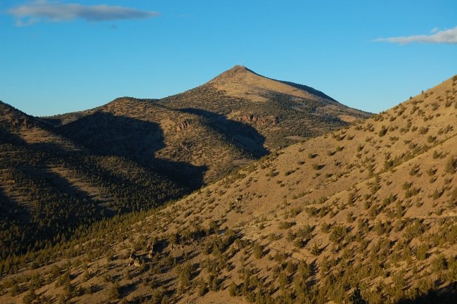Antennas on Grey Butte were a good beacon to pick direction. Many trail junctions are unmarked as there are lots of unofficial trails
