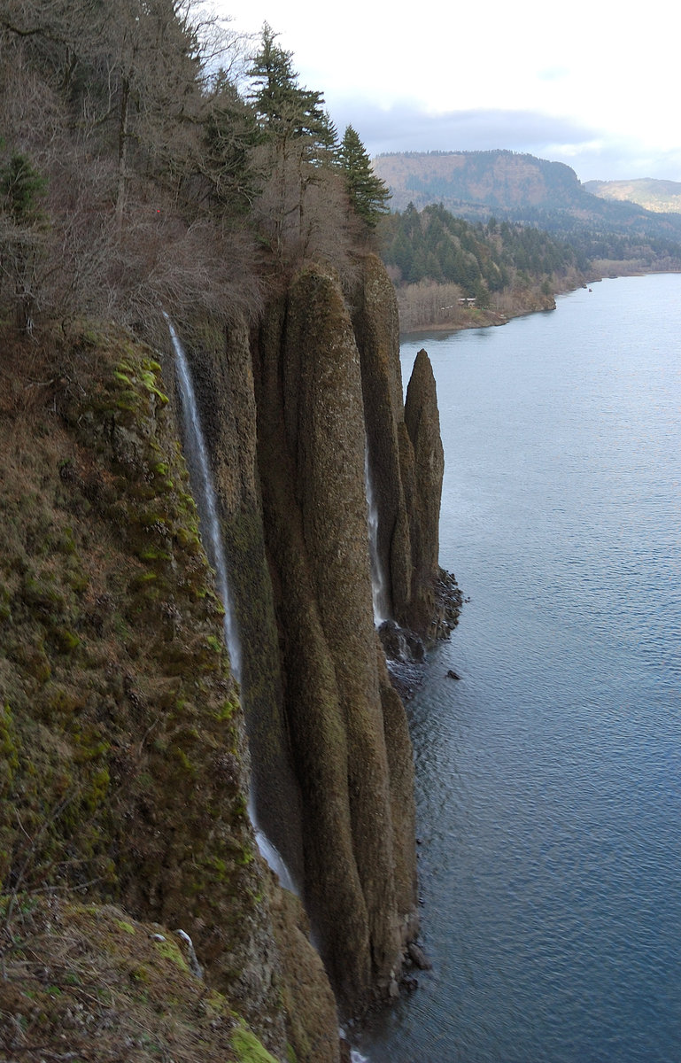 There are 3 waterfalls now (at least) from Cigar Rocks, but kind of hard to see.
