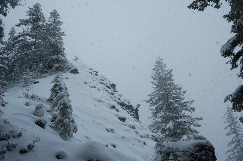 Approaching a final scramble to Rimrock Viewpoint