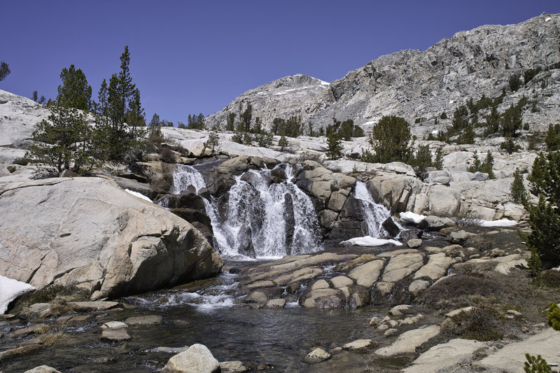 Little waterfalls were abundant up Piute Pass.