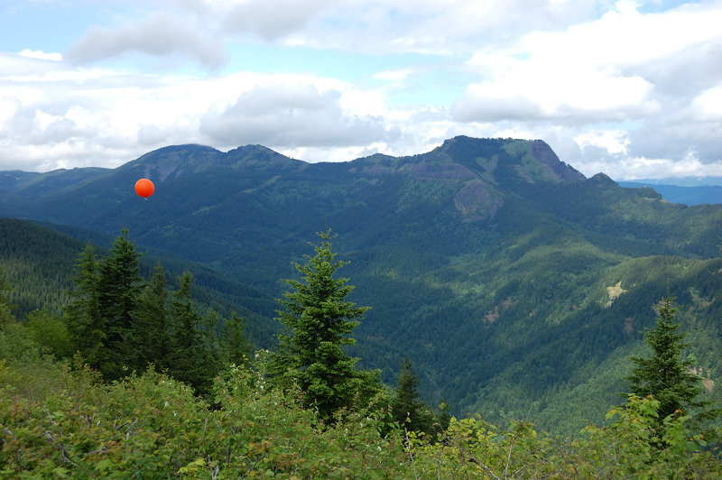One family made a point of carrying an air balloon all the way to the top and release it there