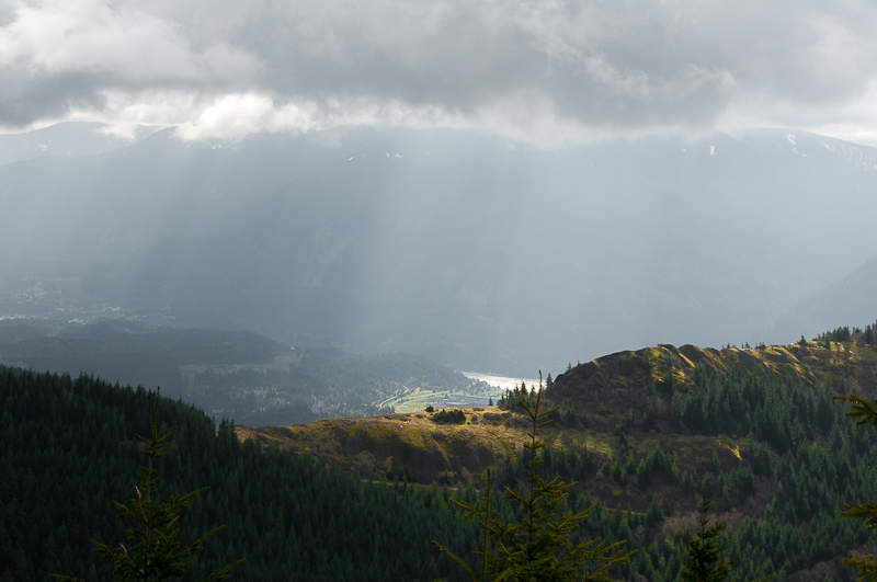 sunbeams on Hamilton Mountain