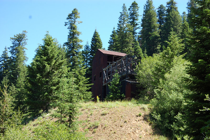 Abandoned mine building at the end of the hike