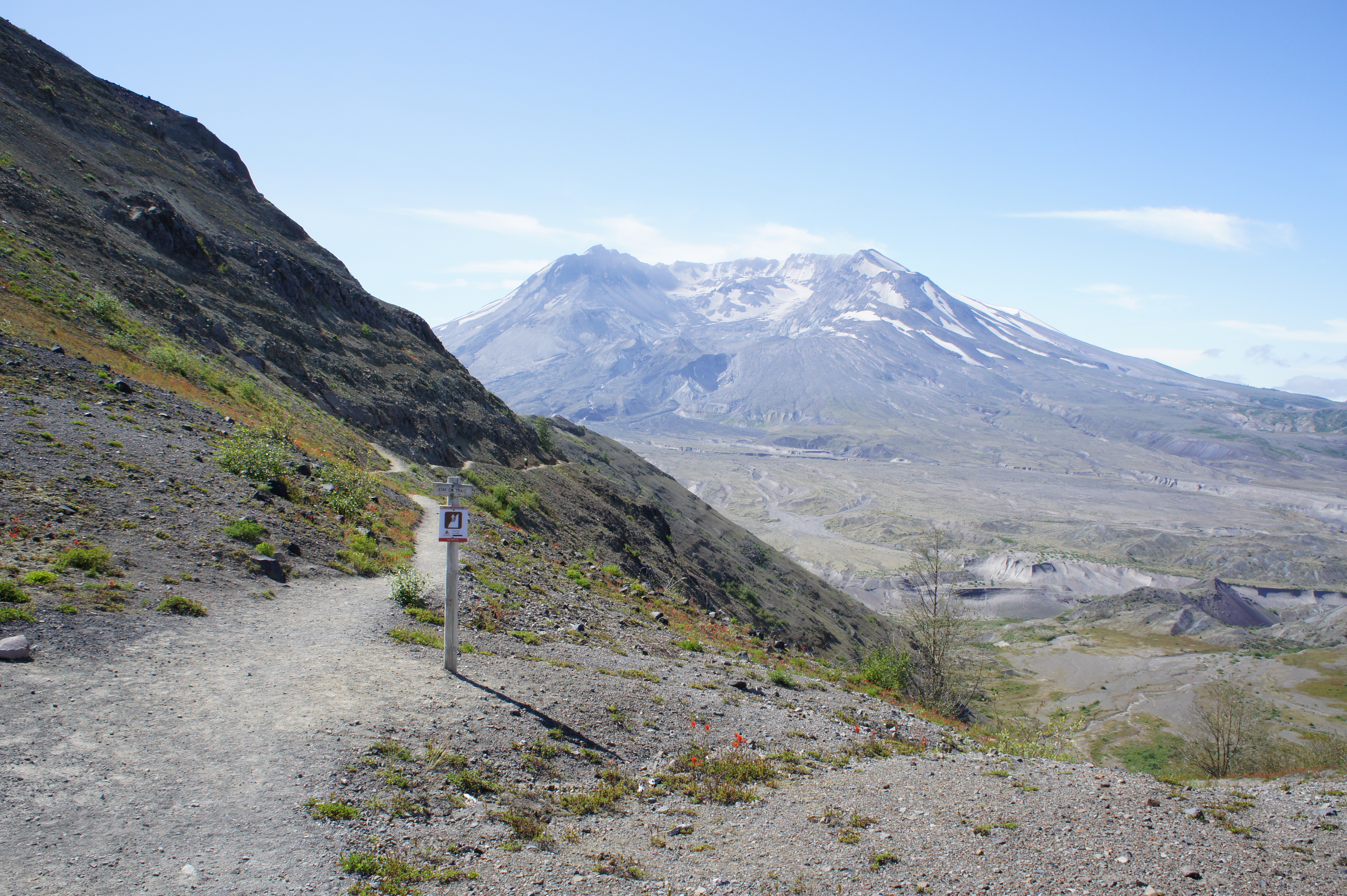 Exposed stretch of trail in the "tourist" zone