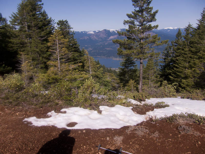 Snow at viewpoint begins. This is right at 3000'.