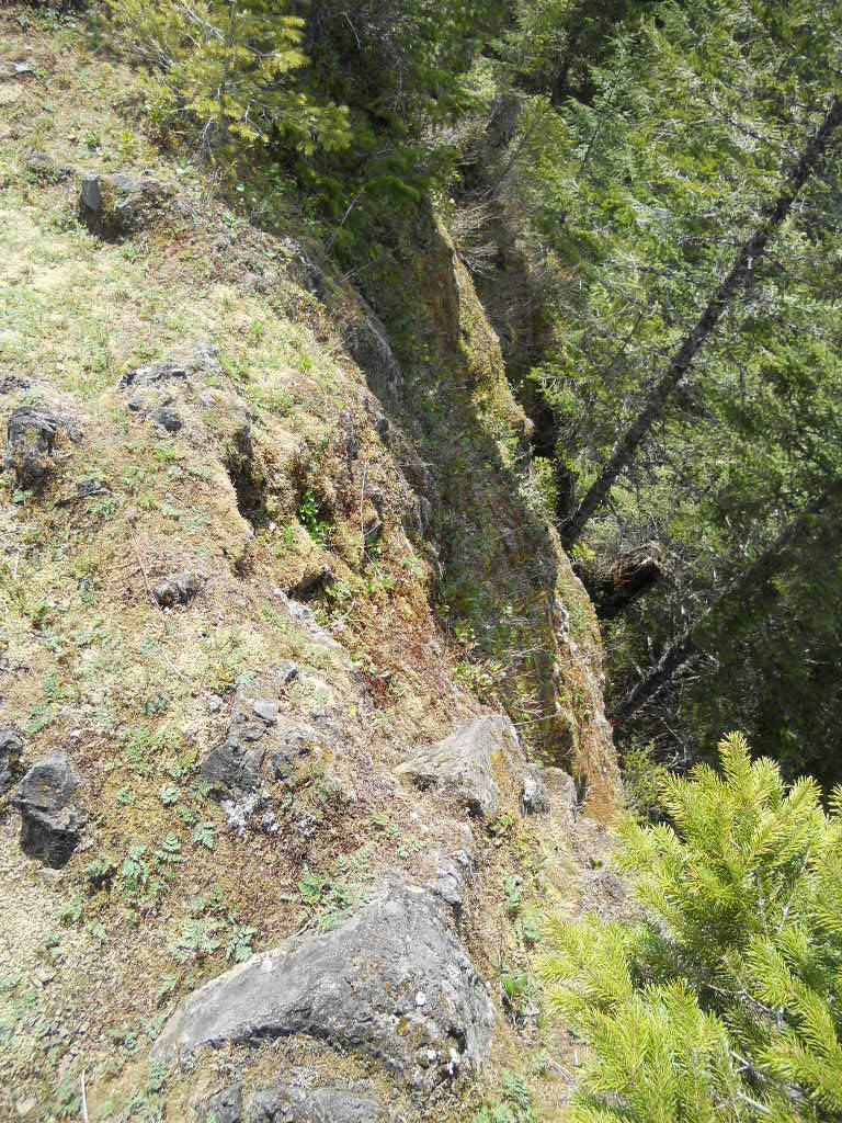 thin ridge drops off on right